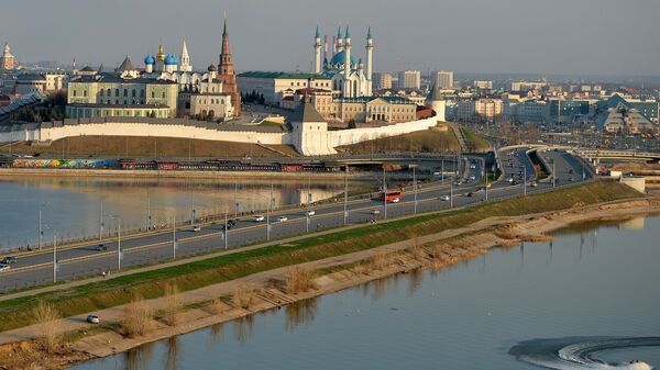 Казанский кремль и Кремлевская транспортная дамба. Архивное фото