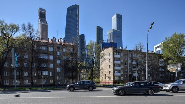 Пятиэтажные дома рядом с международным деловым центром Москва-Сити по адресу Шмитовский проезд в Москве