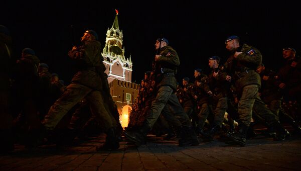 Военнослужащие на репетиции парада Победы на Красной площади в Москве