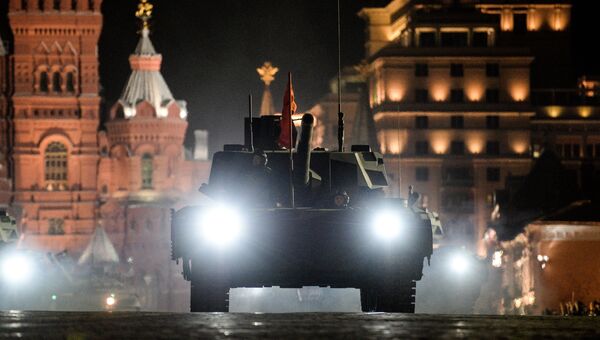Танк Т-14 Армата на репетиции парада Победы на Красной площади в Москве