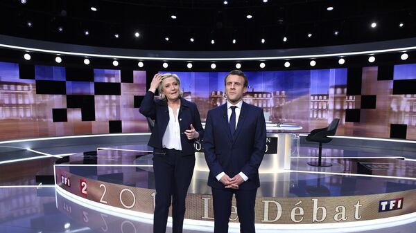 Кандидаты в президенты Франции Эммануэль Макрон и Марин Ле Пен на теледебатах. 3 мая 2017