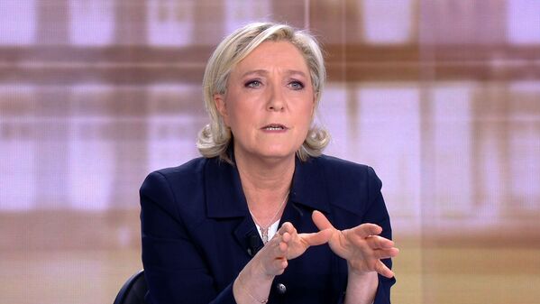 Лидер партии Национальный фронт Марин Ле Пен на теледебатах