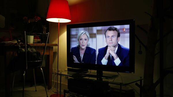 Прямой эфир телевизионных дебатов кандидатов в президенты Франции Эммануэля Макрона и Марин Ле Пен. 3 мая 2017