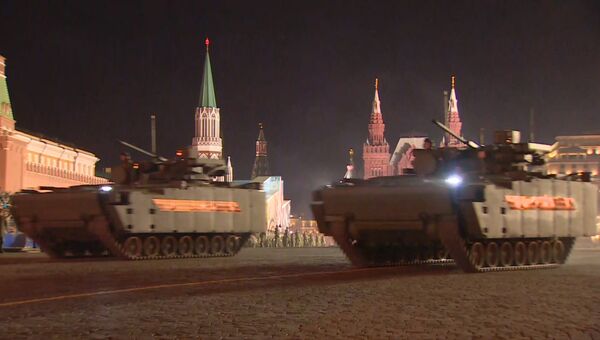 Кадры ночной репетиции парада Победы в Москве
