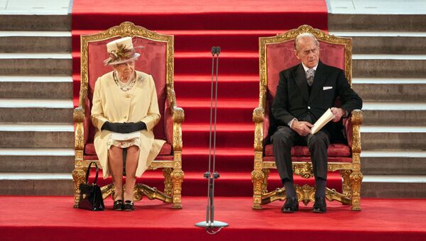 Королева Великобритании Елизавета II и принц Филипп, герцог Эдинбургский. Архивное фото