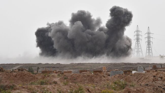 Удар Военно-космических сил России по позициям ИГ (организация запрещена в РФ) у Дейр-эз-Зора