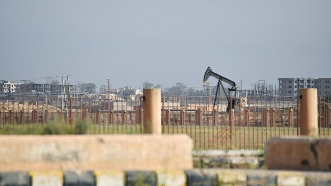 Нефтяная скважина на окраине Дейр-эз-Зора