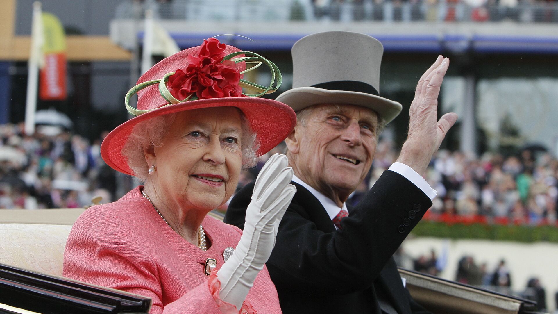 Королева Великобритании Елизавета II и принц Филипп прибыли на скачки Royal Ascot в Аскоте - РИА Новости, 1920, 08.03.2021