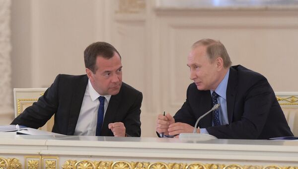 Президент РФ Владимир Путин и председатель правительства РФ Дмитрий Медведев на заседании Государственного совета. 4 мая 2017