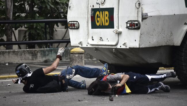 Оппозиционные активисты в Венесуэле. Архивное фото