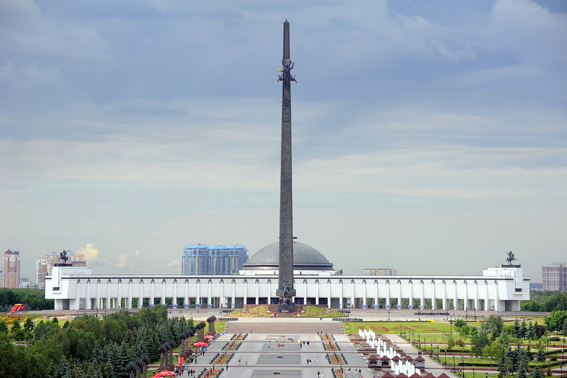 памятник победы на поклонной горе в москве