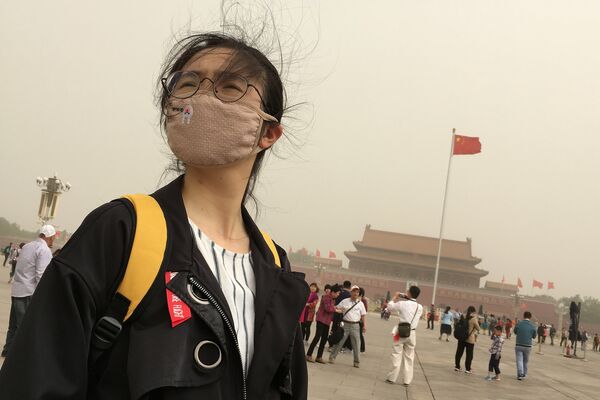 Площадь Тяньаньмэнь во время пыльной бури в Пекине