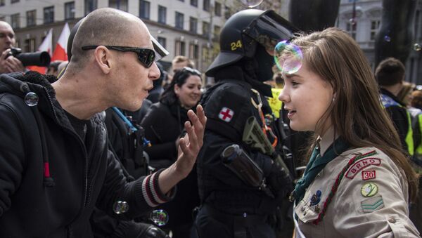 16-летняя Луция Мысликова на митинге неонацистов в чешском городе Брно