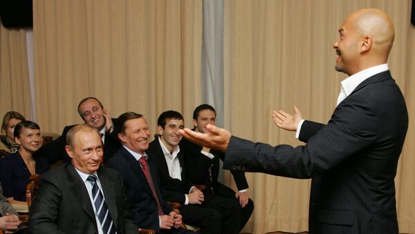 Президент РФ Владимир Путин, министр обороны РФ  Сергей Иванов и актер и режиссер Федор Бондарчук во время встречи в Ново-Огарево. 2005 год