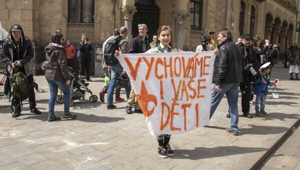 16-летняя Луция Мысликова на митинге неонацистов в чешском городе Брно