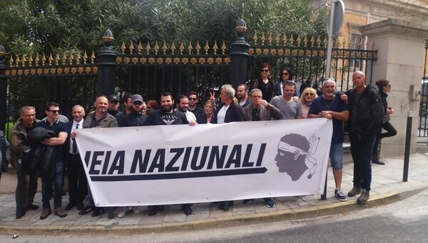Активисты корсиканской национал-патриотической группы Leia Naziunale