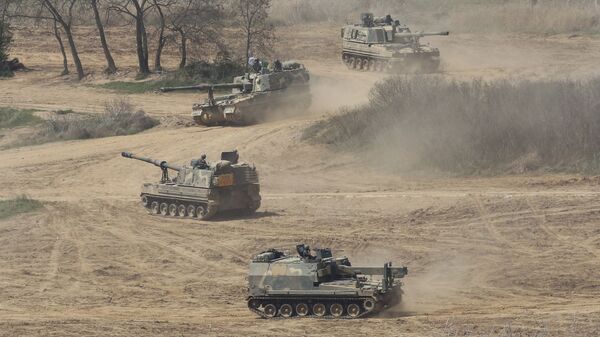 Самоходные гаубицы южнокорейской армии. Архивное фото