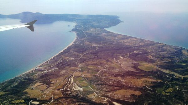 Вид на остров Кос с борта самолета