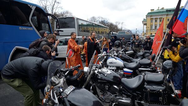 Ночные Волки освятили мотоциклы возле Исаакиевского собора в Санкт-Петербурге