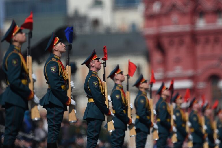 Военнослужащие на генеральной репетиции военного парада в Москве, посвящённого 72-й годовщине Победы в Великой Отечественной войне