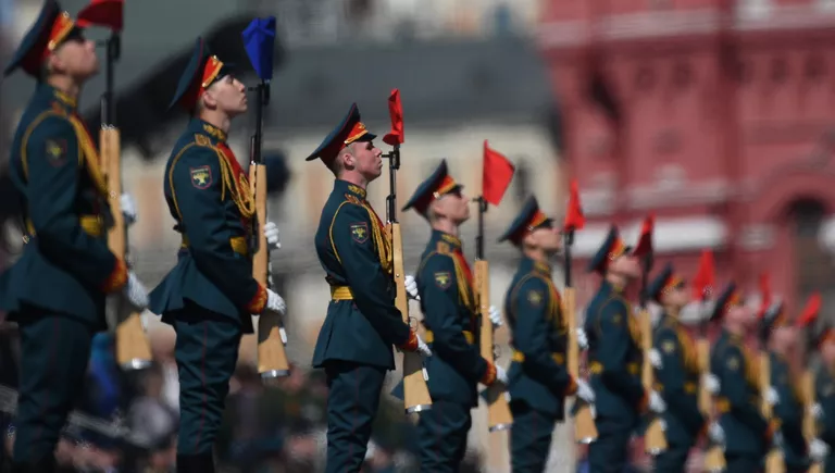 Военнослужащие на генеральной репетиции военного парада в Москве, посвящённого 72-й годовщине Победы в Великой Отечественной войне
