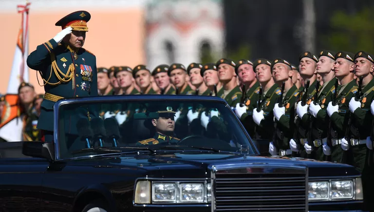 Министр обороны РФ Сергей Шойгу на генеральной репетиции военного парада в Москве, 7 мая 2017