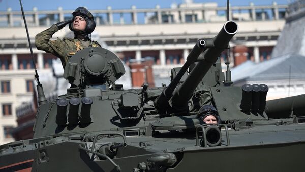 Военнослужащие на боевой машине десанта БМД-4 М Садовница на генеральной репетиции военного парада в Москве. Архивное фото