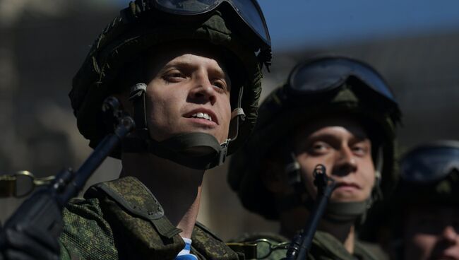 Военнослужащие на генеральной репетиции военного парада в Москве, посвящённого 72-й годовщине Победы в Великой Отечественной войне. Архивное фото