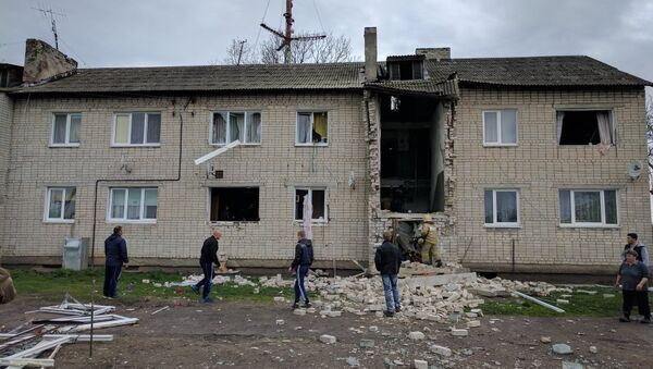 Спасатели МЧС России ликвидируют последствия взрыва газа в Калининградской области
