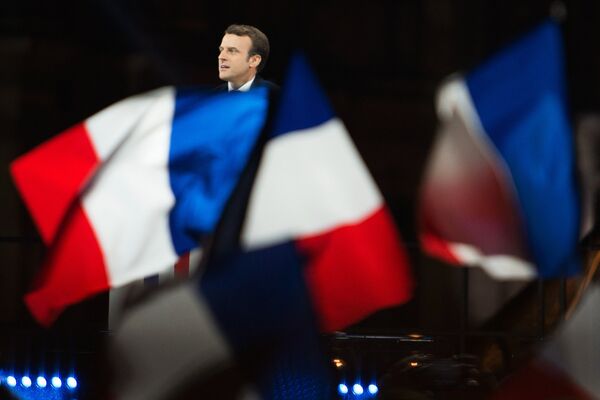 Лидер движения En Marche Эммануель Макрон, победивший на президентских выборах во Франции, во время своей победной речи перед Лувром в Париже