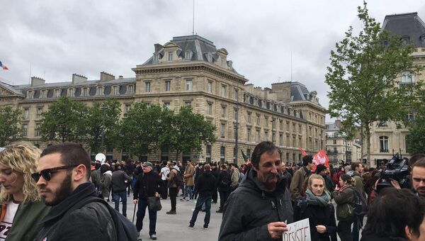 Акция протеста в Париже 08.05.2017