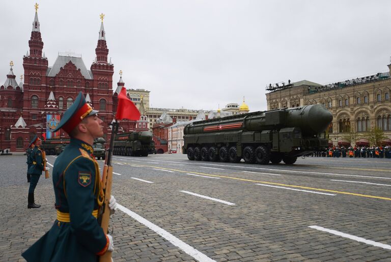 Подвижный грунтовый ракетный комплекс (ПГРК) Ярс с РС-24 на военном параде на Красной площади, посвящённого 72-й годовщине Победы в Великой Отечественной войне 1941-1945 годов