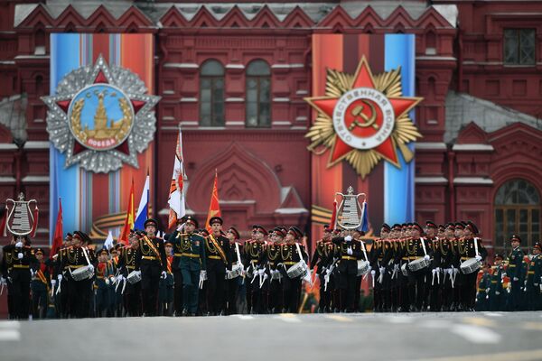 Военный оркестр Российской Федерации во время военного парада на Красной площади, посвящённого 72-й годовщине Победы в Великой Отечественной войне 1941-1945 годов