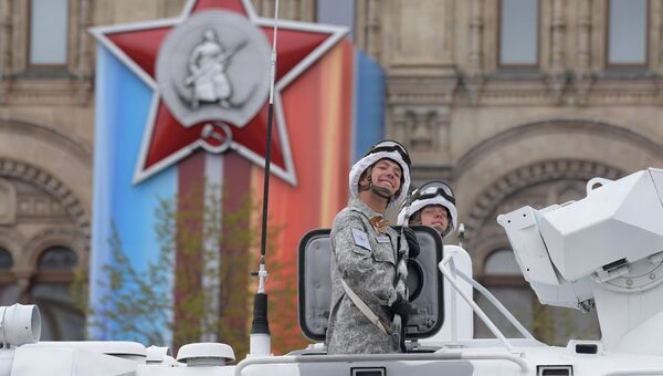 Военнослужащий во время военного парада на Красной площади, посвящённого 72-й годовщине Победы в Великой Отечественной войне 1941-1945 годов