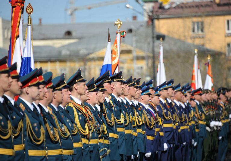 Военнослужащие во время военного парада в Чите, посвящённого 72-й годовщине Победы в Великой Отечественной войне 1941-1945 годов