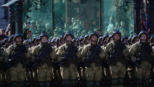Военнослужащие во время военного парада, посвященного 72-й годовщине Победы в Великой Отечественной войне 1941-1945 годов, в Екатеринбурге