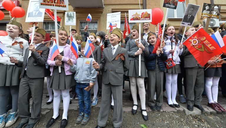 Участники марша Бессмертный полк в Ростове-на Дону