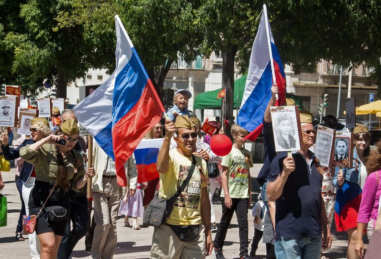 Участники акции Бессмертный полк в Лиссабоне