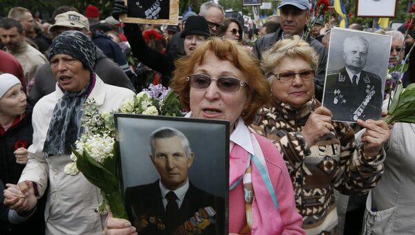 Участники акции Бессмертный полк в Киеве