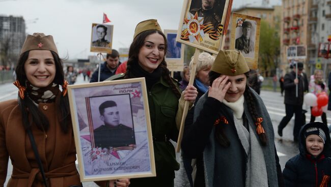 Участники акции Бессмертный полк в Москве