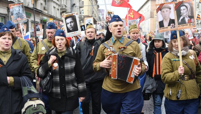 Участники акции Бессмертный полк в Москве