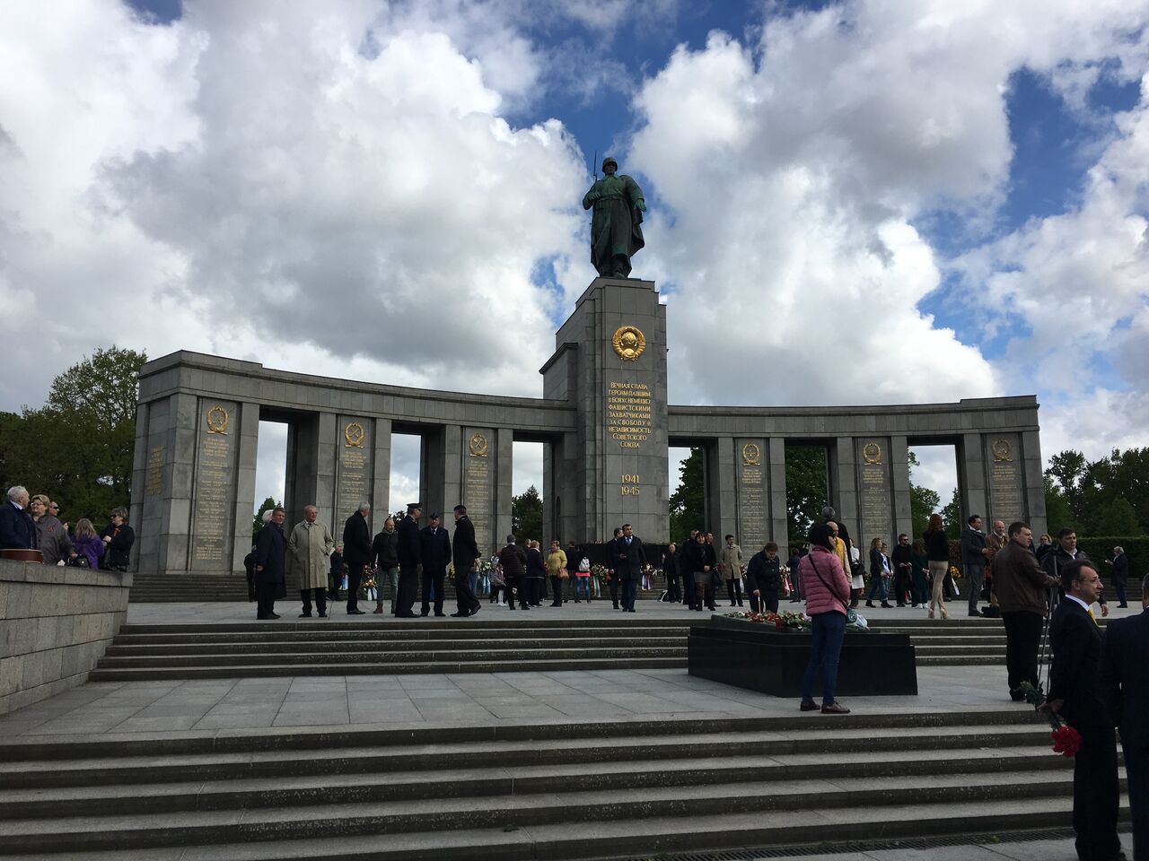 памятники советским воинам в германии