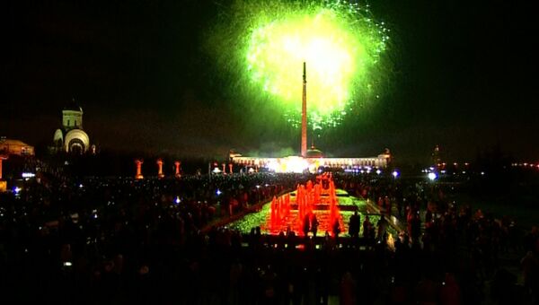 Десять тысяч фейерверков над Москвой: праздничный салют в День Победы