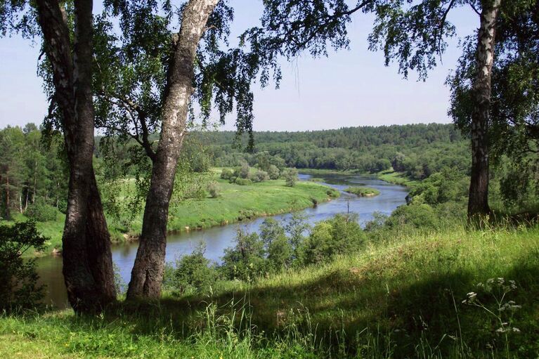 Летом в заповеднике особенно красиво. Видами, открывающимися со склонов на реки, можно любоваться бесконечно