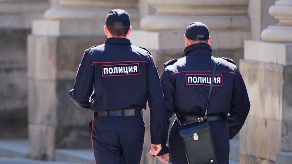 Сотрудники полиции на улице Москвы. Архивное фото