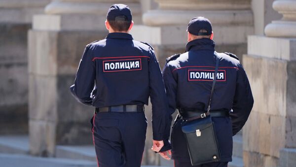 Сотрудники полиции на улице Москвы. Архивное фото