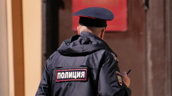 Сотрудник полиции на улице Москвы