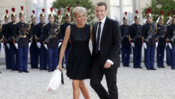 Новый президент Франции Эммануэль Макрон с супругой Брижит Макрон