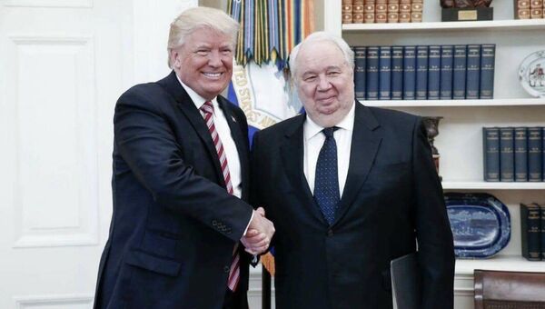 Посол Сергей Кисляк и президент США Дональд Трамп. 10 мая 2017