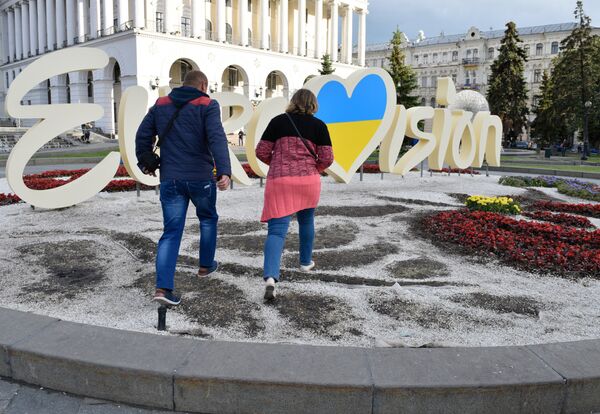 Вытоптанная клумба с символикой Евровидения в центре Киева